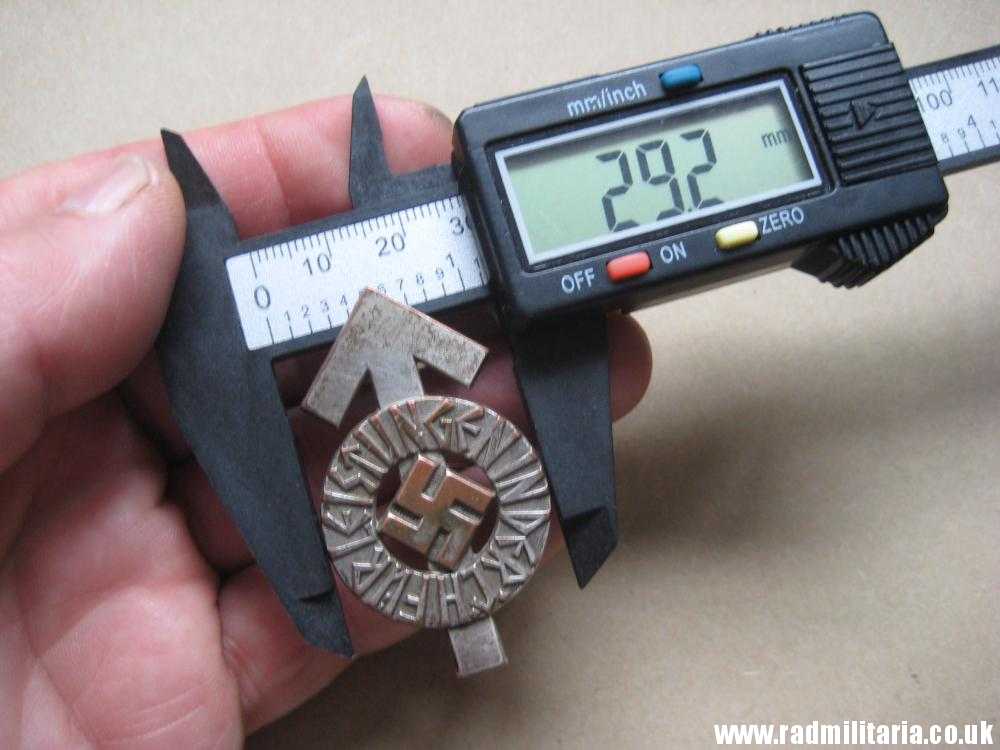 & WW2 German HitlerJugend BADGE - FUR LEISTUNGEN IN DER H.J. - maker: RZM M1/63 - Image 9