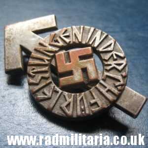 & WW2 German HitlerJugend BADGE - FUR LEISTUNGEN IN DER H.J. - maker: RZM M1/63