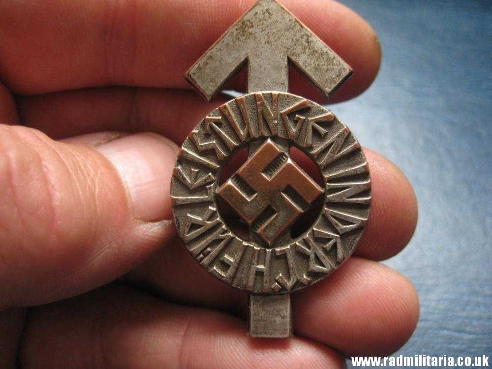 & WW2 German HitlerJugend BADGE - FUR LEISTUNGEN IN DER H.J. - maker: RZM M1/63 - Image 12