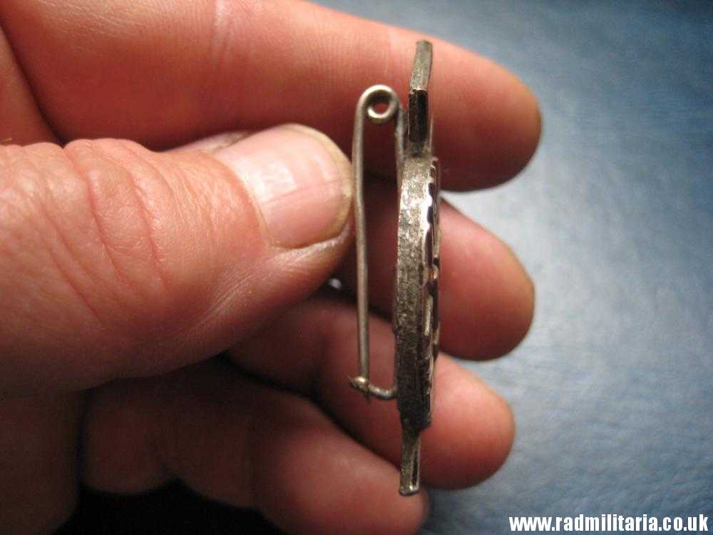 & WW2 German HitlerJugend BADGE - FUR LEISTUNGEN IN DER H.J. - maker: RZM M1/63 - Image 13