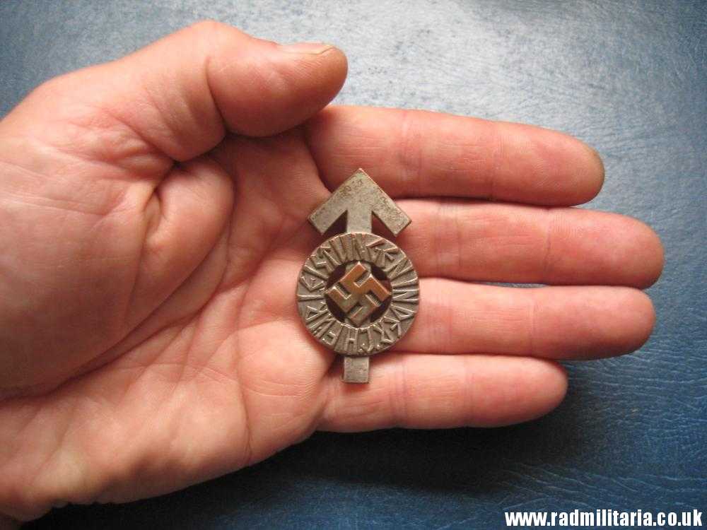 & WW2 German HitlerJugend BADGE - FUR LEISTUNGEN IN DER H.J. - maker: RZM M1/63 - Image 18