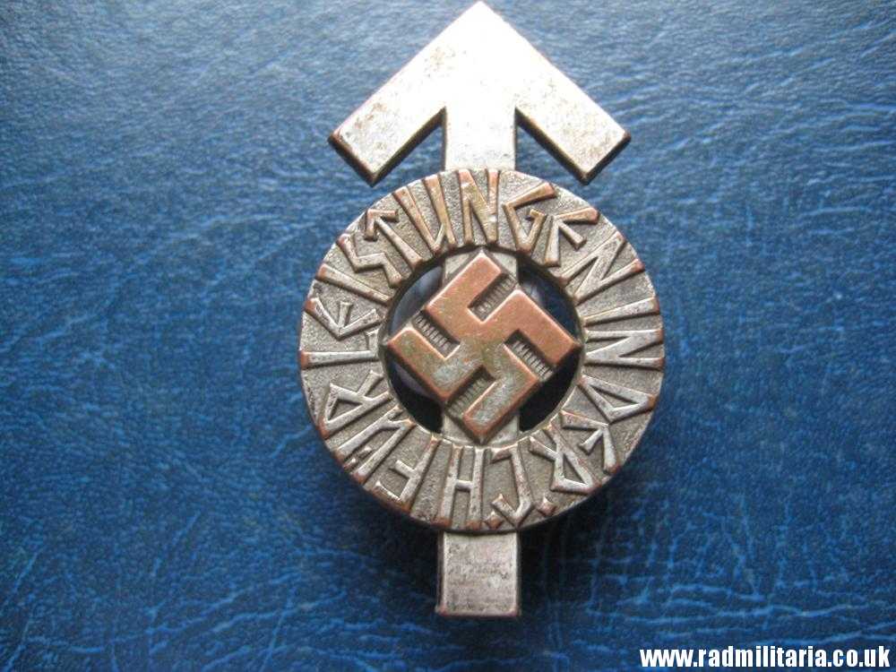 & WW2 German HitlerJugend BADGE - FUR LEISTUNGEN IN DER H.J. - maker: RZM M1/63 - Image 25
