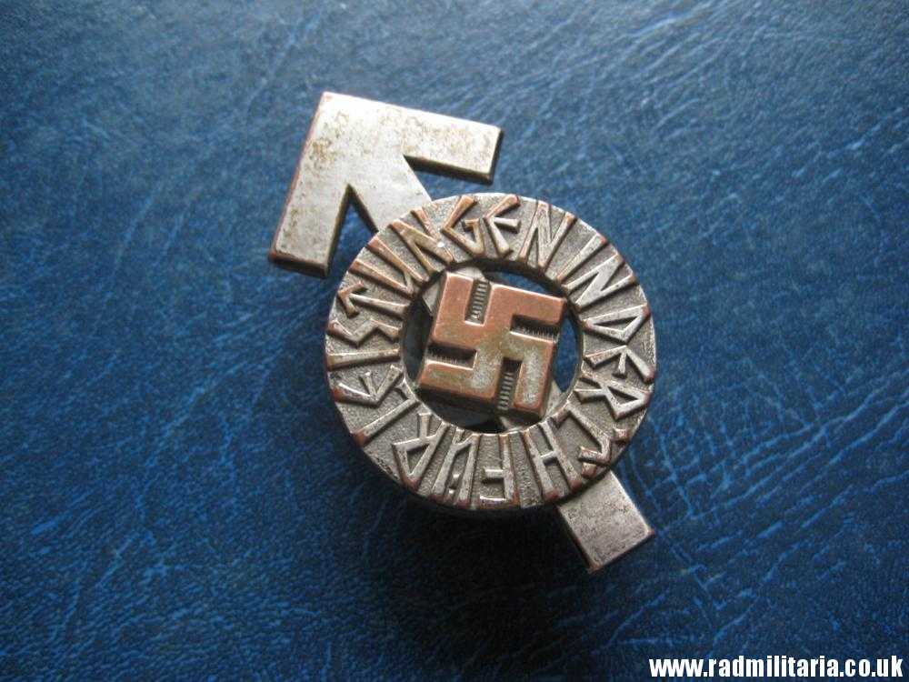 & WW2 German HitlerJugend BADGE - FUR LEISTUNGEN IN DER H.J. - maker: RZM M1/63 - Image 20