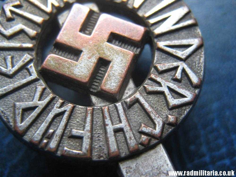 & WW2 German HitlerJugend BADGE - FUR LEISTUNGEN IN DER H.J. - maker: RZM M1/63 - Image 22