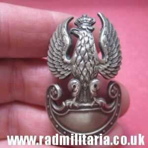 & WW2 Polish Army in UK original EAGLE BADGE - metal cap badge.