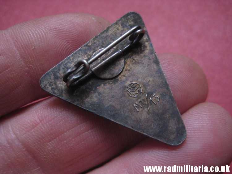 & WW2 German ENAMEL BADGE - NAT. SOZ. FRAUENSCHAFT. maker: RZM M1/13 good condition. - Image 5
