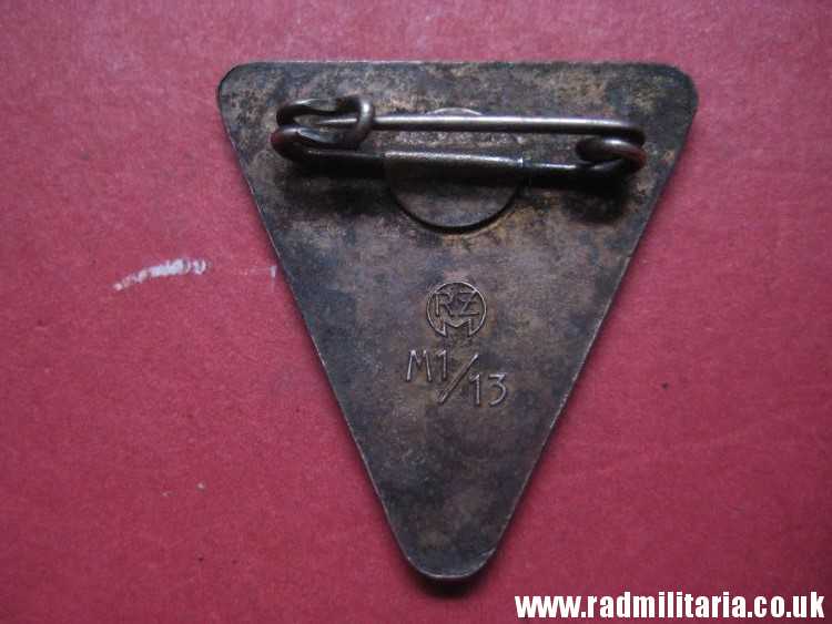 & WW2 German ENAMEL BADGE - NAT. SOZ. FRAUENSCHAFT. maker: RZM M1/13 good condition. - Image 3