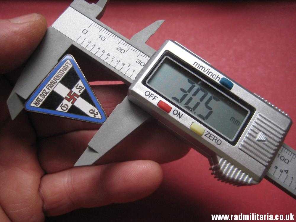 & WW2 German ENAMEL BADGE - NAT. SOZ. FRAUENSCHAFT. maker: RZM M1/13 good condition. - Image 13