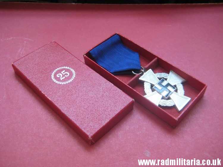 & WW2 enamel CROSS with box. FUR TREUE DIENSTE, Faithful Service Decoration, maker: F. Keller Metallschmuckfabrik Oberstein. - Image 4
