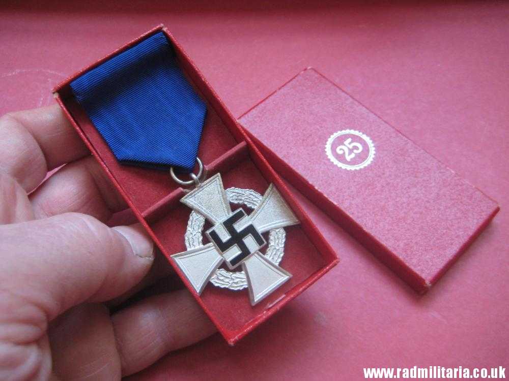 & WW2 enamel CROSS with box. FUR TREUE DIENSTE, Faithful Service Decoration, maker: F. Keller Metallschmuckfabrik Oberstein. - Image 6