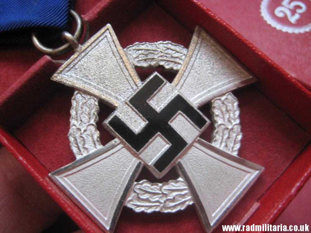 & WW2 enamel CROSS with box. FUR TREUE DIENSTE, Faithful Service Decoration, maker: F. Keller Metallschmuckfabrik Oberstein. - Image 8