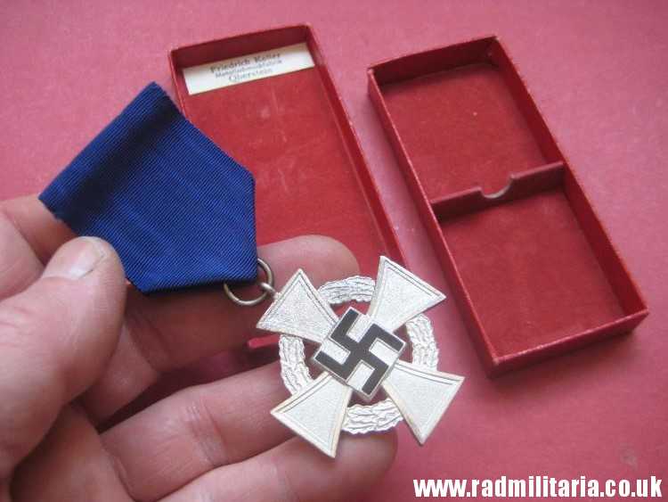 & WW2 enamel CROSS with box. FUR TREUE DIENSTE, Faithful Service Decoration, maker: F. Keller Metallschmuckfabrik Oberstein. - Image 2