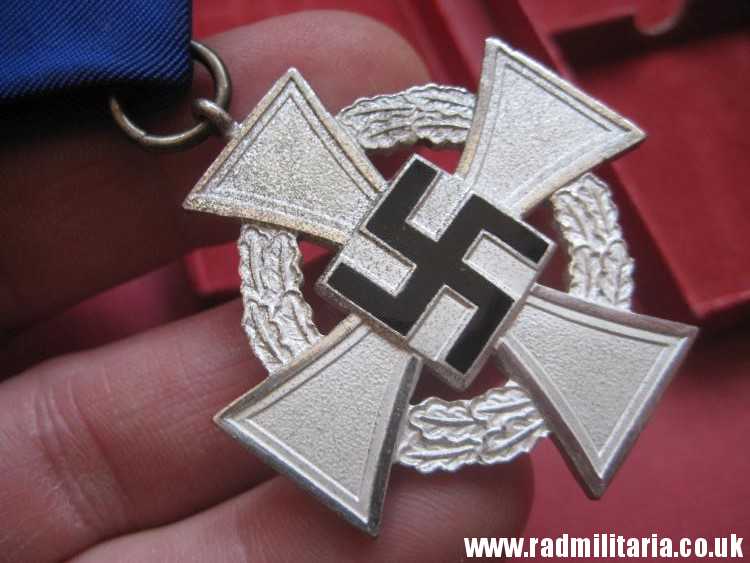 & WW2 enamel CROSS with box. FUR TREUE DIENSTE, Faithful Service Decoration, maker: F. Keller Metallschmuckfabrik Oberstein. - Image 10