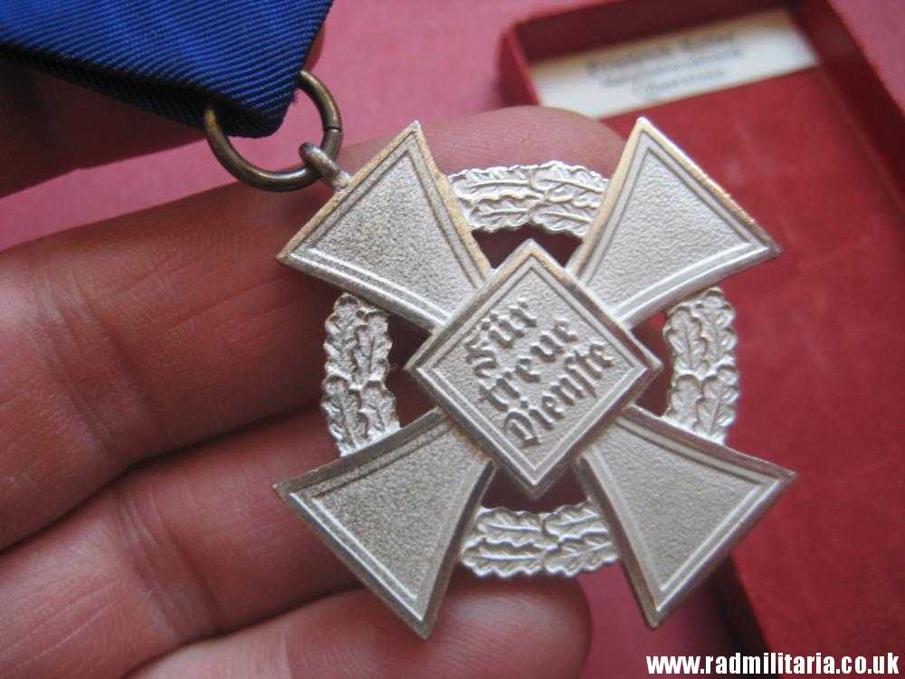 & WW2 enamel CROSS with box. FUR TREUE DIENSTE, Faithful Service Decoration, maker: F. Keller Metallschmuckfabrik Oberstein. - Image 17