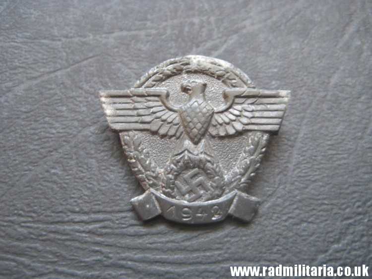 & WW2 small nazi GERMAN Police Eagle BADGE with date 1942 - genuine !!!