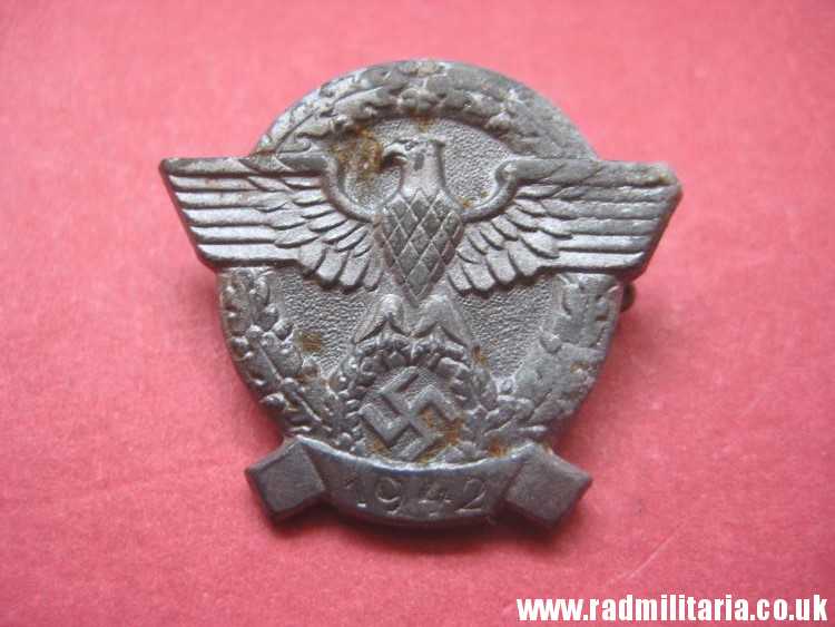 & WW2 small nazi GERMAN Police Eagle BADGE with date 1942 - genuine !!!