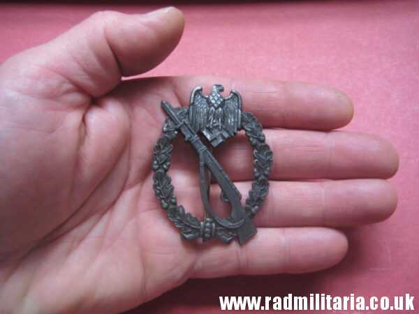 & original WW2 German INFANTRY ASSAULT BADGE in very good/perfect condition.