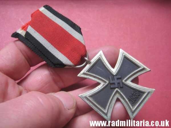 & original WW2 German IRON CROSS 2nd Class in very good condition, short ribbon - genuine. - Image 9