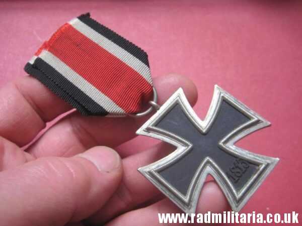 & original WW2 German IRON CROSS 2nd Class in very good condition, short ribbon - genuine. - Image 8