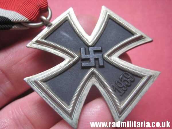 & original WW2 German IRON CROSS 2nd Class in very good condition, short ribbon - genuine. - Image 5