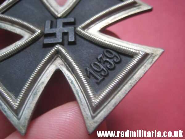 & original WW2 German IRON CROSS 2nd Class in very good condition, short ribbon - genuine. - Image 4