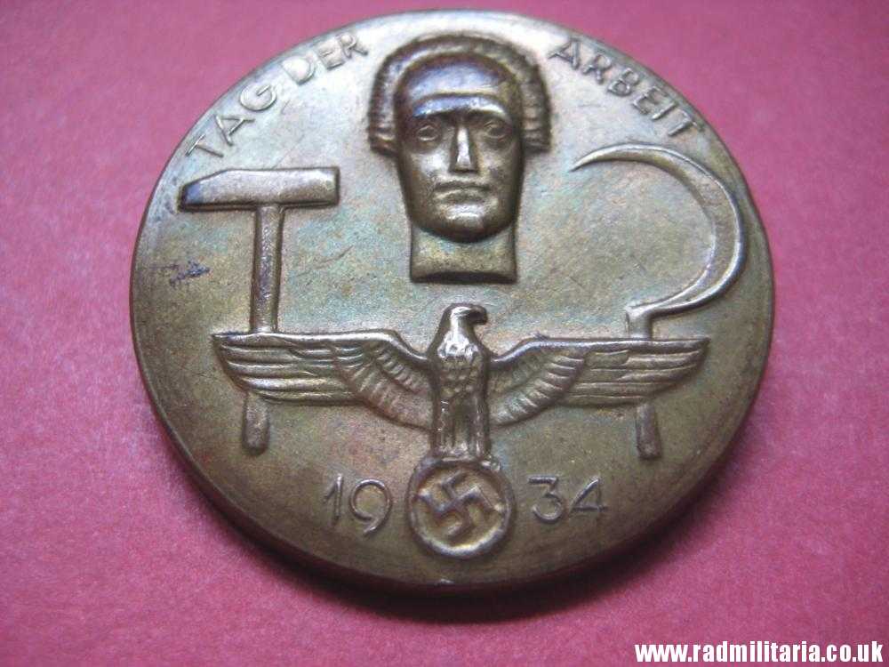 & pre WW2 original nazi GERMAN BADGE made of brass - Tag Der Arbeit 1934 in very good condition. - Image 2