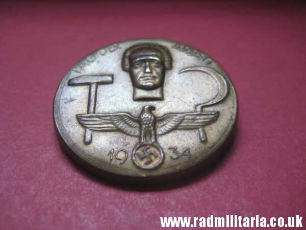 & pre WW2 original nazi GERMAN BADGE made of brass - Tag Der Arbeit 1934 in very good condition. - Image 16