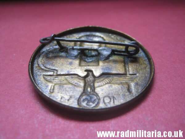 & pre WW2 original nazi GERMAN BADGE made of brass - Tag Der Arbeit 1934 in very good condition. - Image 4