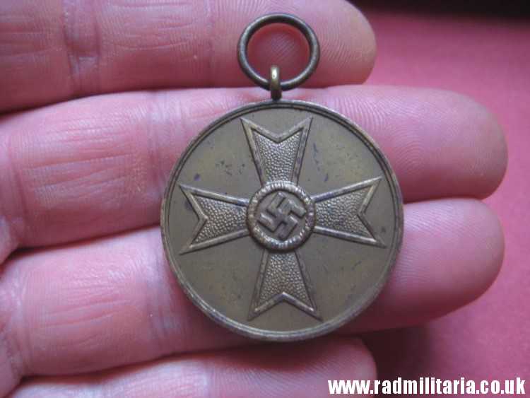 & WW2 original German MEDAL 1939 - Fur Kriegs Verdienst 1939 - Medal of the War Merit Cross. - Image 6