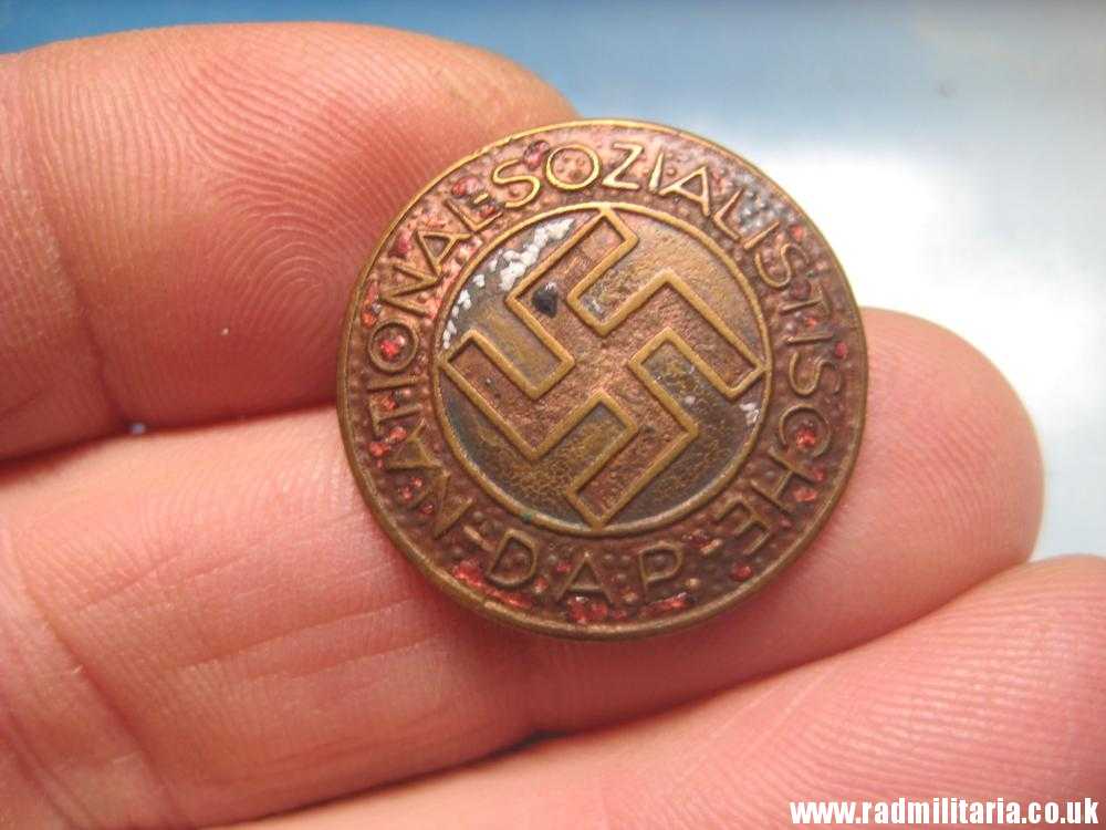 & WW2 original German NSDAP enamel membership BADGE marked: RZM M1/159 poor condition. - Image 4