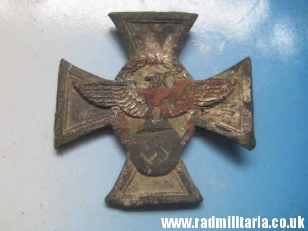 & WW2 German CROSS: FUR TREUE DIENSTE... Police Long Service Decoration in poor condition, metal detecting find. - Image 10