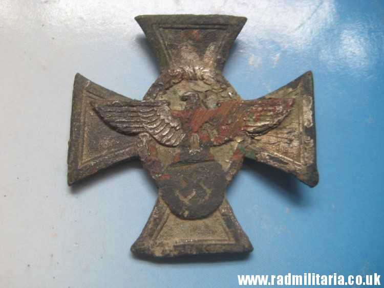 & WW2 German CROSS: FUR TREUE DIENSTE... Police Long Service Decoration in poor condition, metal detecting find. - Image 10