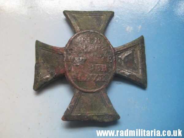 & WW2 German CROSS: FUR TREUE DIENSTE... Police Long Service Decoration in poor condition, metal detecting find. - Image 11