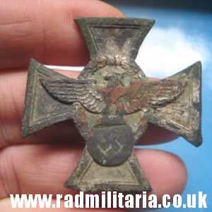 & WW2 German CROSS: FUR TREUE DIENSTE... Police Long Service Decoration in poor condition, metal detecting find.