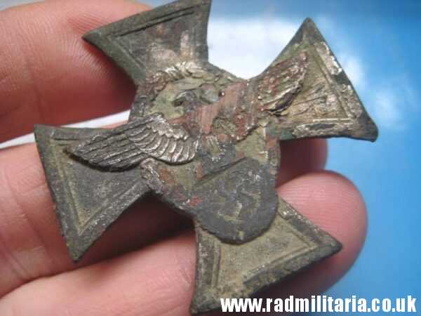 & WW2 German CROSS: FUR TREUE DIENSTE... Police Long Service Decoration in poor condition, metal detecting find. - Image 4