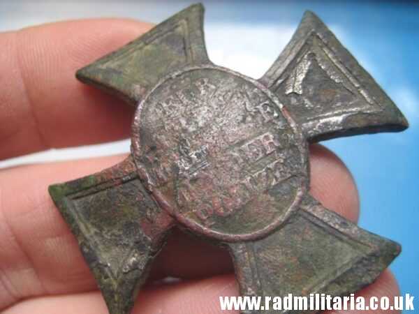 & WW2 German CROSS: FUR TREUE DIENSTE... Police Long Service Decoration in poor condition, metal detecting find. - Image 6