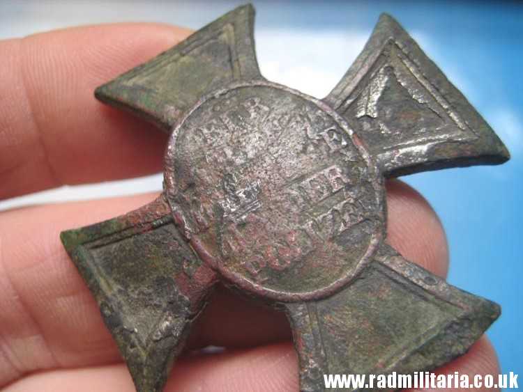 & WW2 German CROSS: FUR TREUE DIENSTE... Police Long Service Decoration in poor condition, metal detecting find. - Image 6