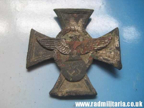 & WW2 German CROSS: FUR TREUE DIENSTE... Police Long Service Decoration in poor condition, metal detecting find. - Image 8