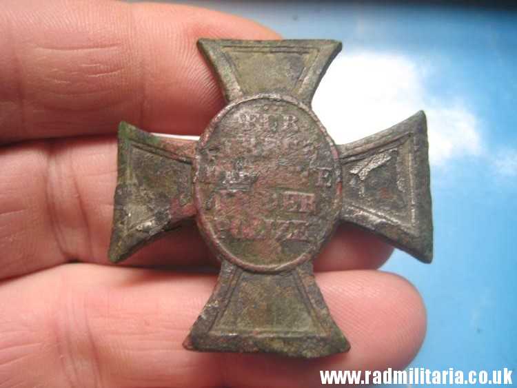 & WW2 German CROSS: FUR TREUE DIENSTE... Police Long Service Decoration in poor condition, metal detecting find. - Image 3