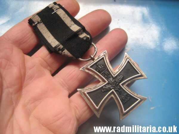 & original WW1 German IRON CROSS 2nd class in good condition with maker marks - genuine !! - Image 2