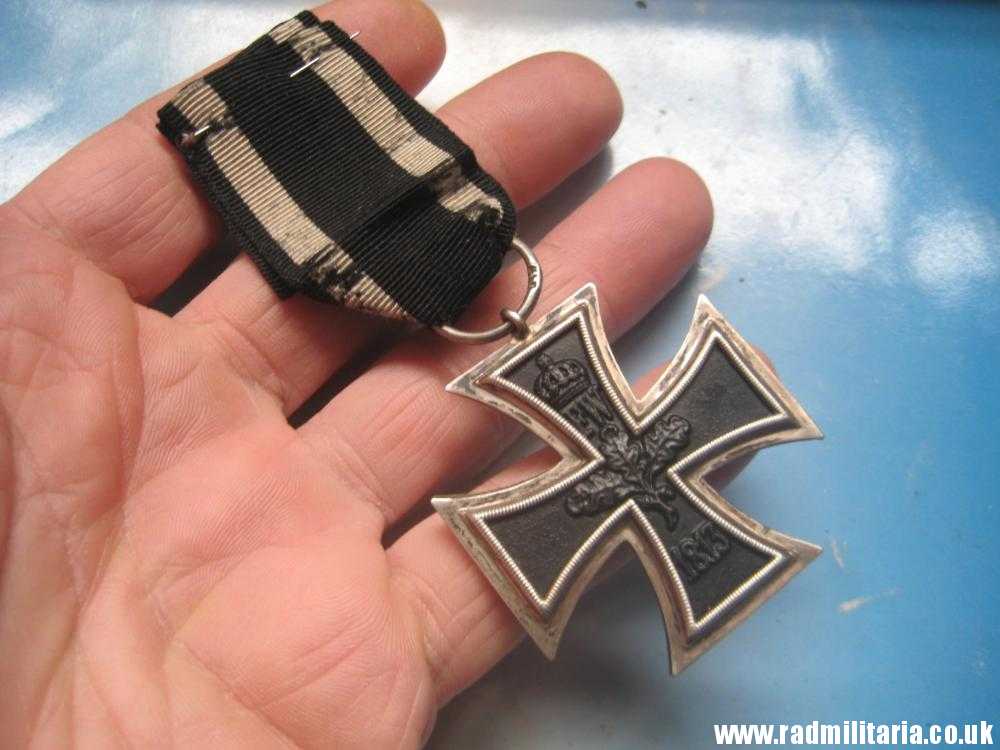 & original WW1 German IRON CROSS 2nd class in good condition with maker marks - genuine !! - Image 2