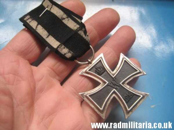 & original WW1 German IRON CROSS 2nd class in good condition with maker marks - genuine !! - Image 6