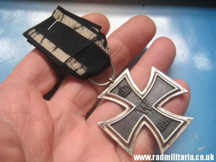 & original WW1 German IRON CROSS 2nd class in good condition with maker marks - genuine !! - Image 12