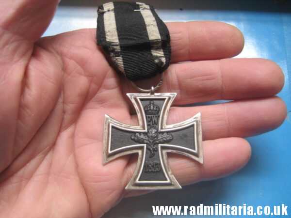 & original WW1 German IRON CROSS 2nd class in good condition with maker marks - genuine !! - Image 18