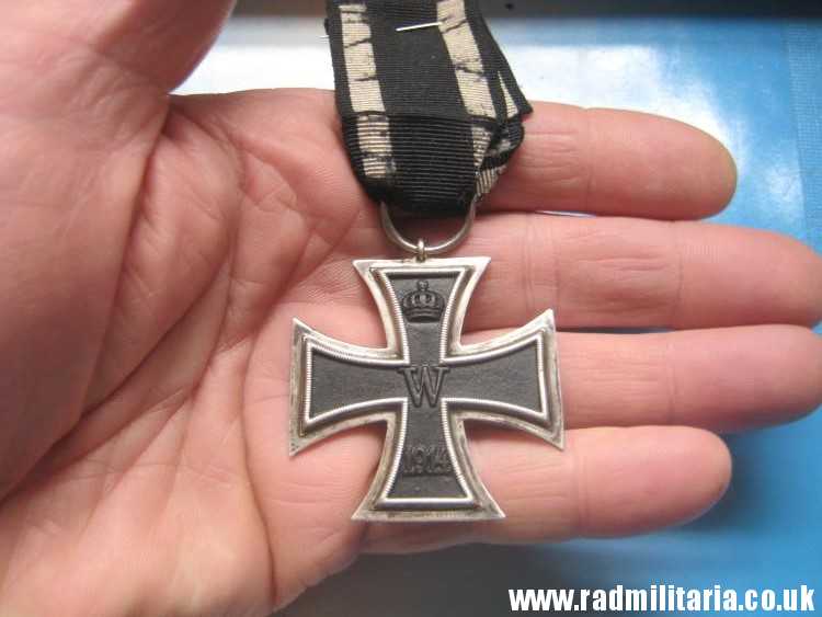 & original WW1 German IRON CROSS 2nd class in good condition with maker marks - genuine !! - Image 19