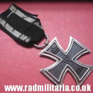 & original WW1 German IRON CROSS 2nd class in good condition with maker marks - genuine !!