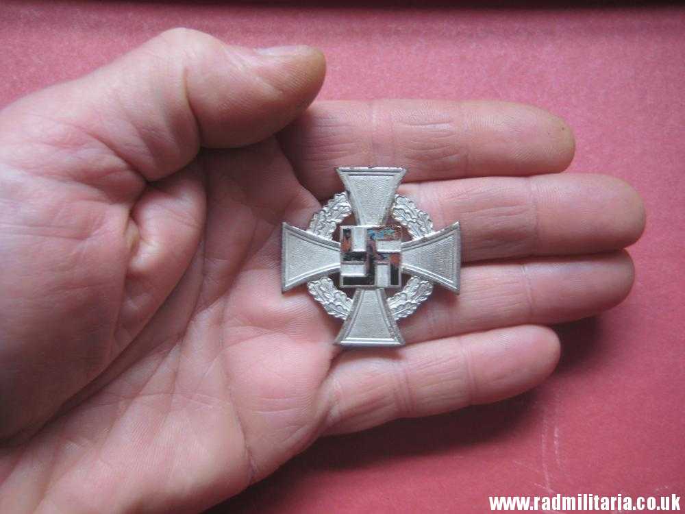 & WW2 German FAITHFUL SERVICE DECORATION - FUR TREUE DIENSTE, metal detecting find (no.2)
