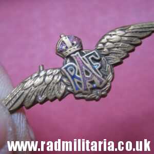 & original WW2 Royal Air Force RAF small BADGE sweetheart broche - genuine !
