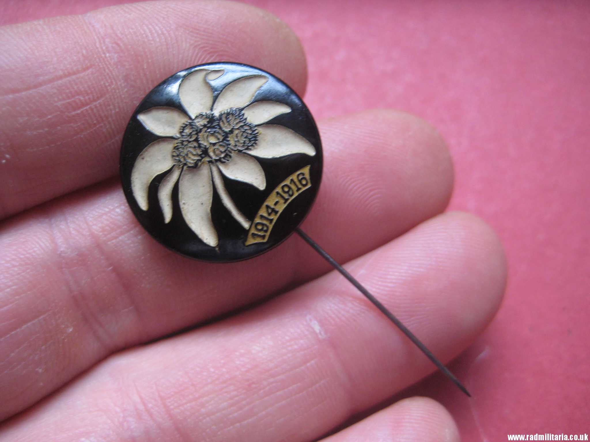 & WW1 German GLASS BADGE with date 1914 1916 - original Pin badge in good condition. - Image 2