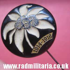 & WW1 German GLASS BADGE with date 1914 1916 - original Pin badge in good condition.